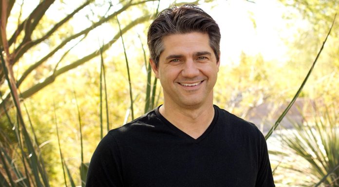 Podcast: Joshua Becker on The Pursuit of More by Owning Less