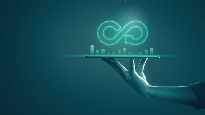 Circular,Economy,With,Infinite,Concept.,Business,Man,Showing,Arrow,Infinity