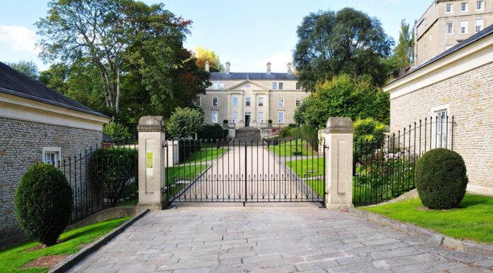 Decade-High Price Gains for London’s High-End Rental Market