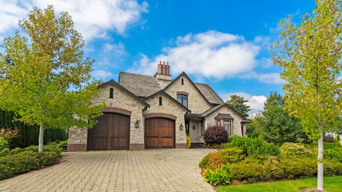 Insights to Help Agents Lift Their LuxurySales in 2022